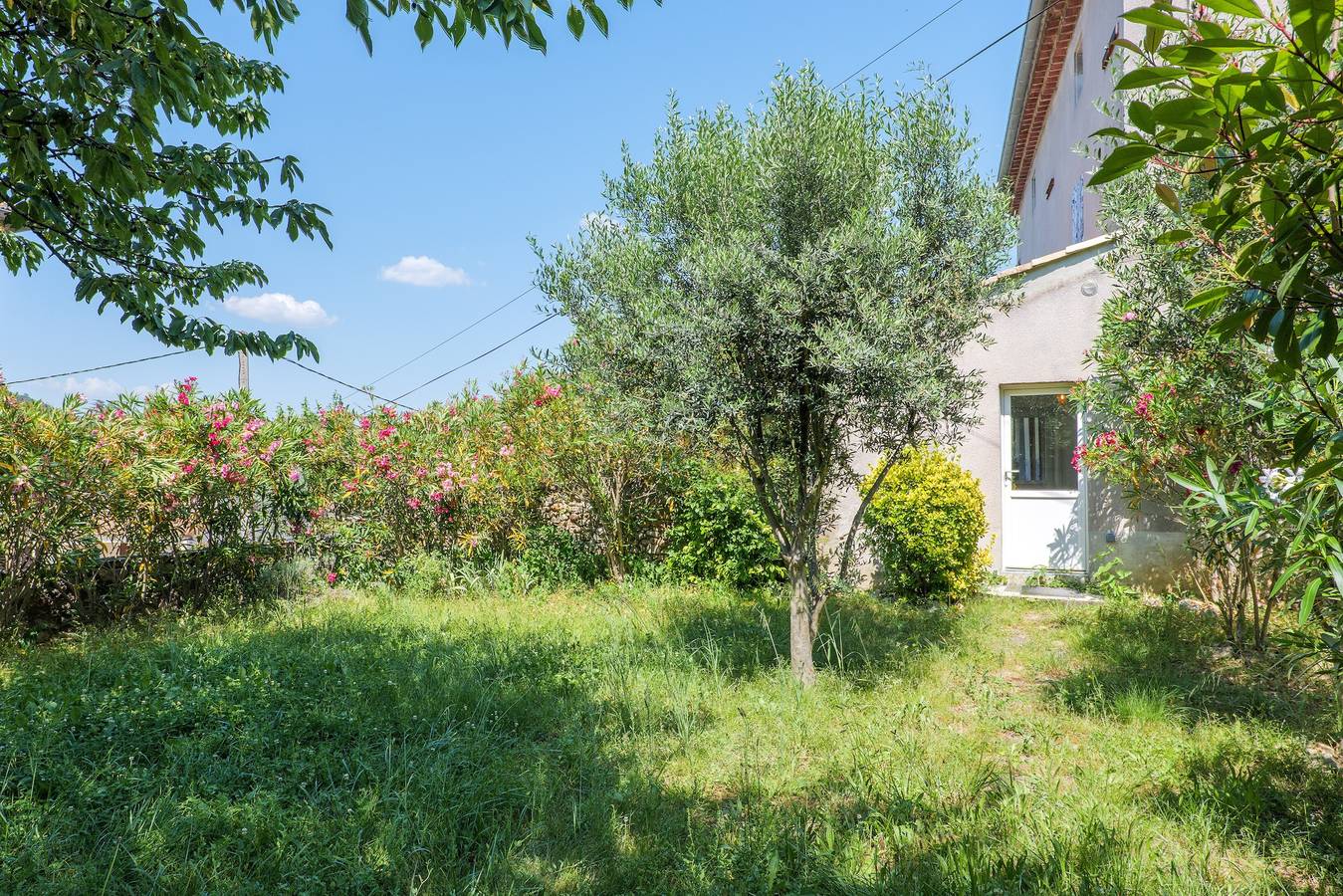 Charmante maison à Vallon Pont d'Arc avec terrasse privée, jardin et Wi-Fi in Vallon-Pont-d'Arc, Gorges de l’Ardèche
