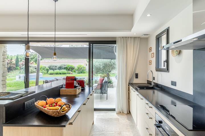 Location de vacances pour 8 personnes, avec piscine et jardin, animaux acceptés à Gordes - 3