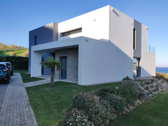 Location de vacances pour 8 personnes, avec jardin ainsi que terrasse et piscine à Ribamar