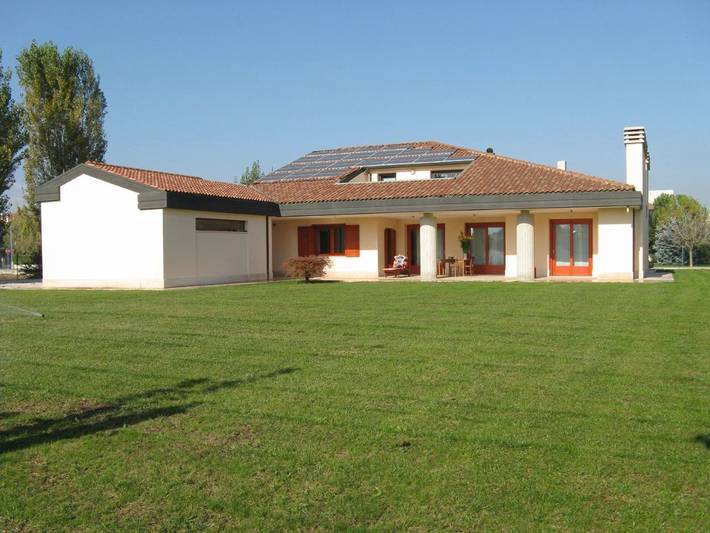 Casa vacanza per 3 persone, con Idromassaggio e Terrazza nonché Giardino a Lonigo