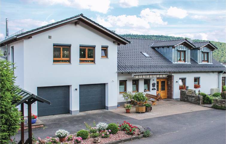 Ferienwohnung für 4 Personen, mit Terrasse und Pool sowie Garten - 1