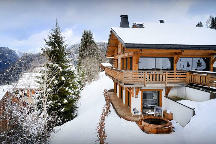 Chalet pour 12 personnes, avec Jacuzzi et Terrasse ainsi que Jardin et Sauna à La Clusaz