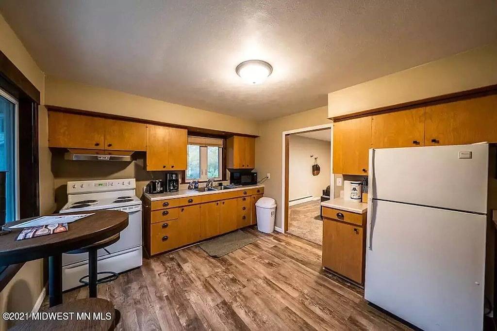 Ganze Wohnung, Lakefront Condo, 2 bedroom, with Dock & Private Patio! Walk to Restaurants! in Detroit Lakes, Becker County