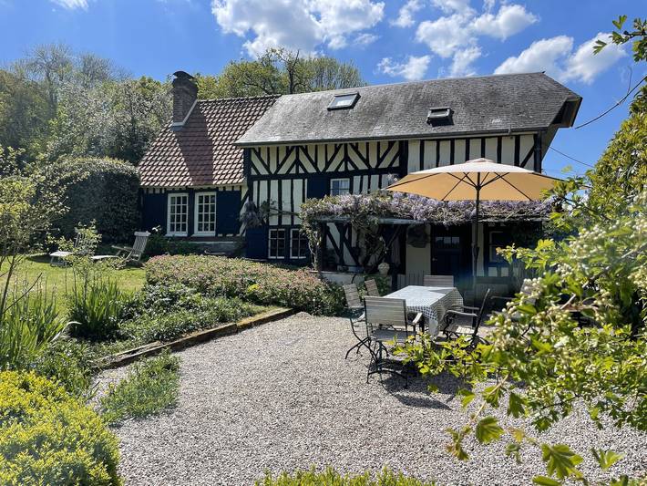 Holiday Home 'Le Paradis' with Private Terrace, Private Garden and Wi-Fi in Les Champeaux, Argentan Området