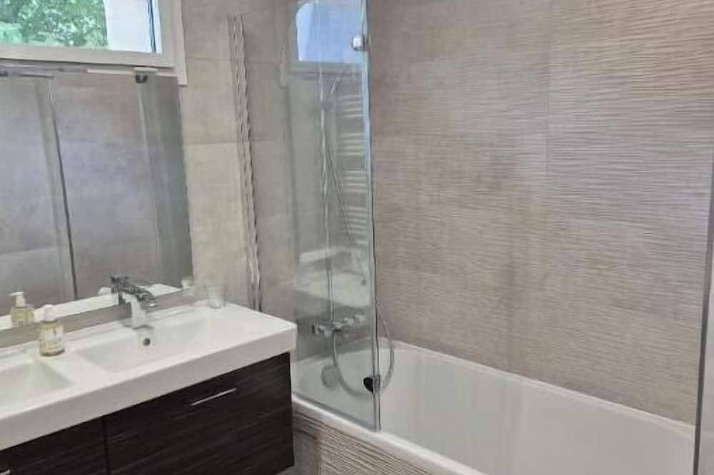 Appartement entier, Bel appartement de 3 pièces, calme à 6 min à pied du métro1 in Fontenay-sous-Bois, Val-de-Marne