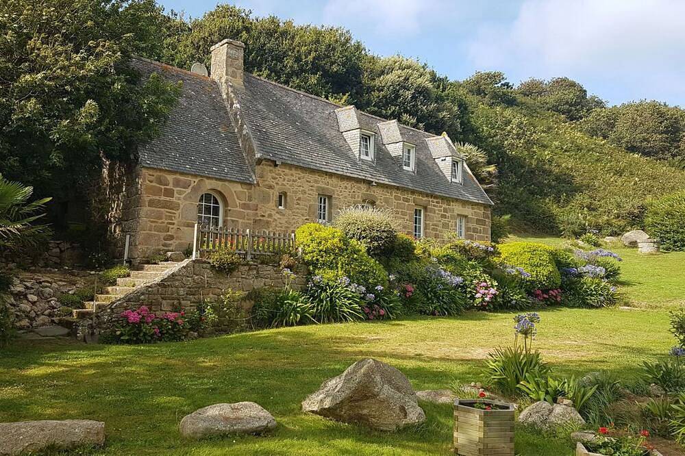 La Maison de Goas Lagorn, au cœur d'un site protégé et  à 100 m de la plage in Beg-Léguer, Trébeurden