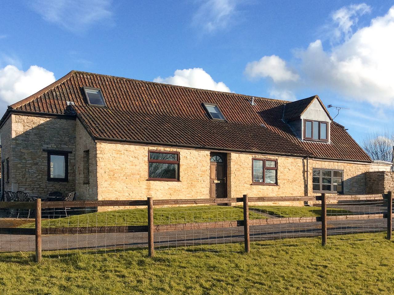Log Cabin for 8 People in The Cotswolds, South West England