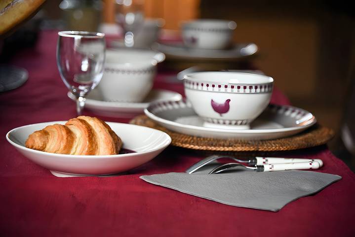 Bed and Breakfast 'Chambre De Pierre' mit Gemeinschaftsgarten und Wlan in Oise