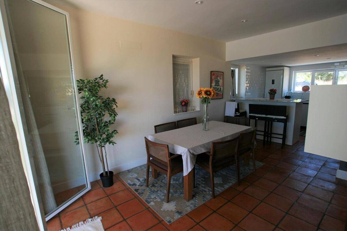 Casa vacacional con piscina, pádel y Bbq in Candeleda, Valle del Tiétar