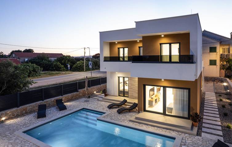 Ferienhaus für 8 Personen, mit Pool und Terrasse sowie Garten in Sukosan - 3