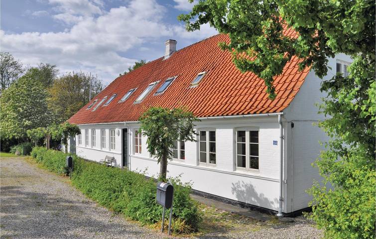 Ferieudlejning for 5 personer, med Terrasse og Have i Fåborg