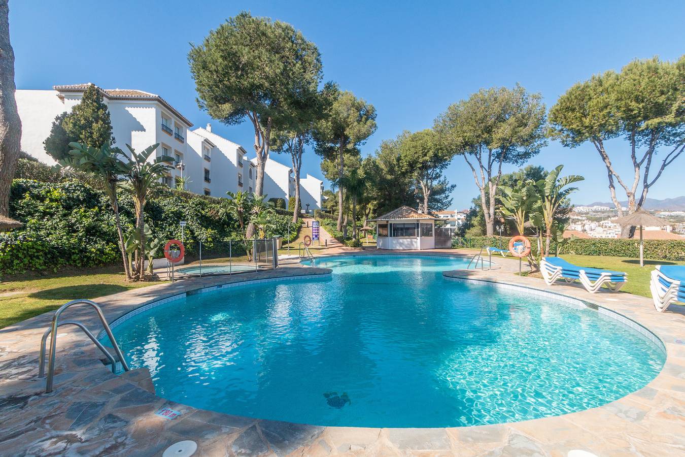 Entire apartment, Apartment '2br Miraflores' with Sea View, Wi-Fi and Air Conditioning in La Cala de Mijas, Mijas