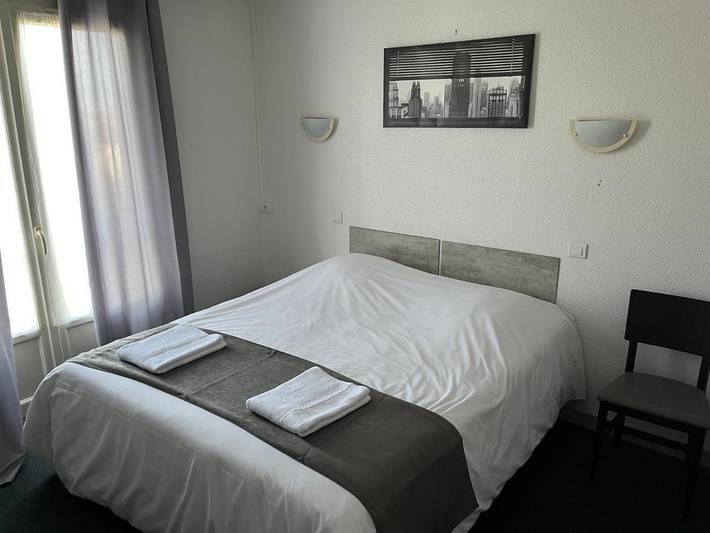 Hôtel pour 3 personnes, avec Terrasse et Jardin à Commentry