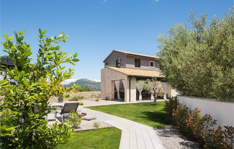 Acogedor apartamento de 2 dormitorios con piscina, wifi y aparcamiento cerca del Ripenda Center in Ripenda, Costa Este de Istria