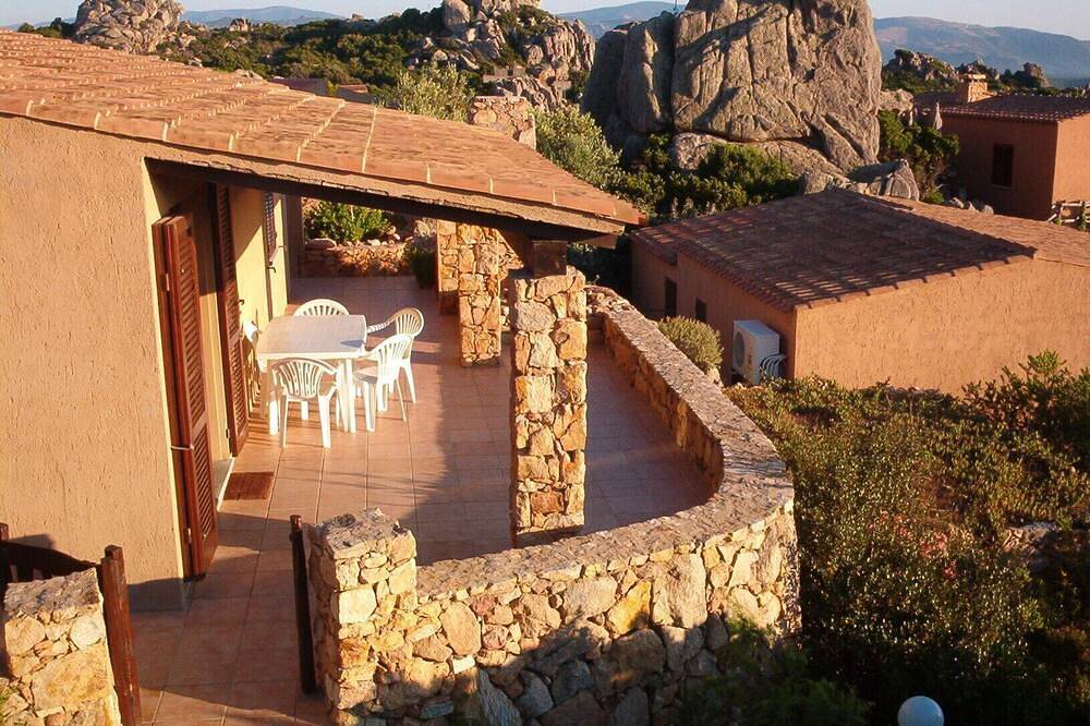Li Streghi villa with shared private pool. Gorgeous view of the sea. in Costa Paradiso, Trinità d'Agultu e Vignola