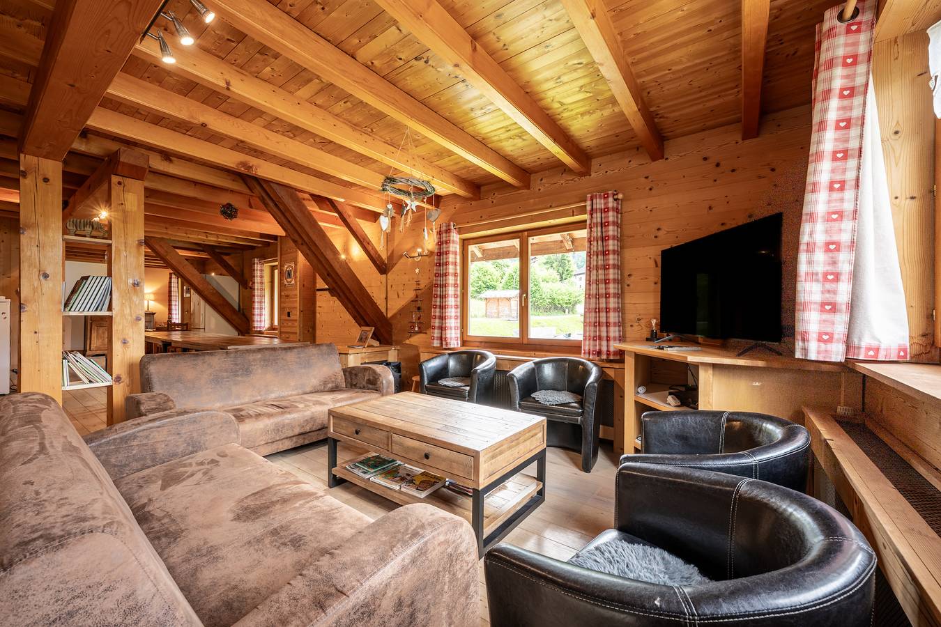 Appartement entier, Appartement "Le Grand Tétras" avec terrasse partagée, balcon et Wi-Fi in Flumet, Région d'Albertville