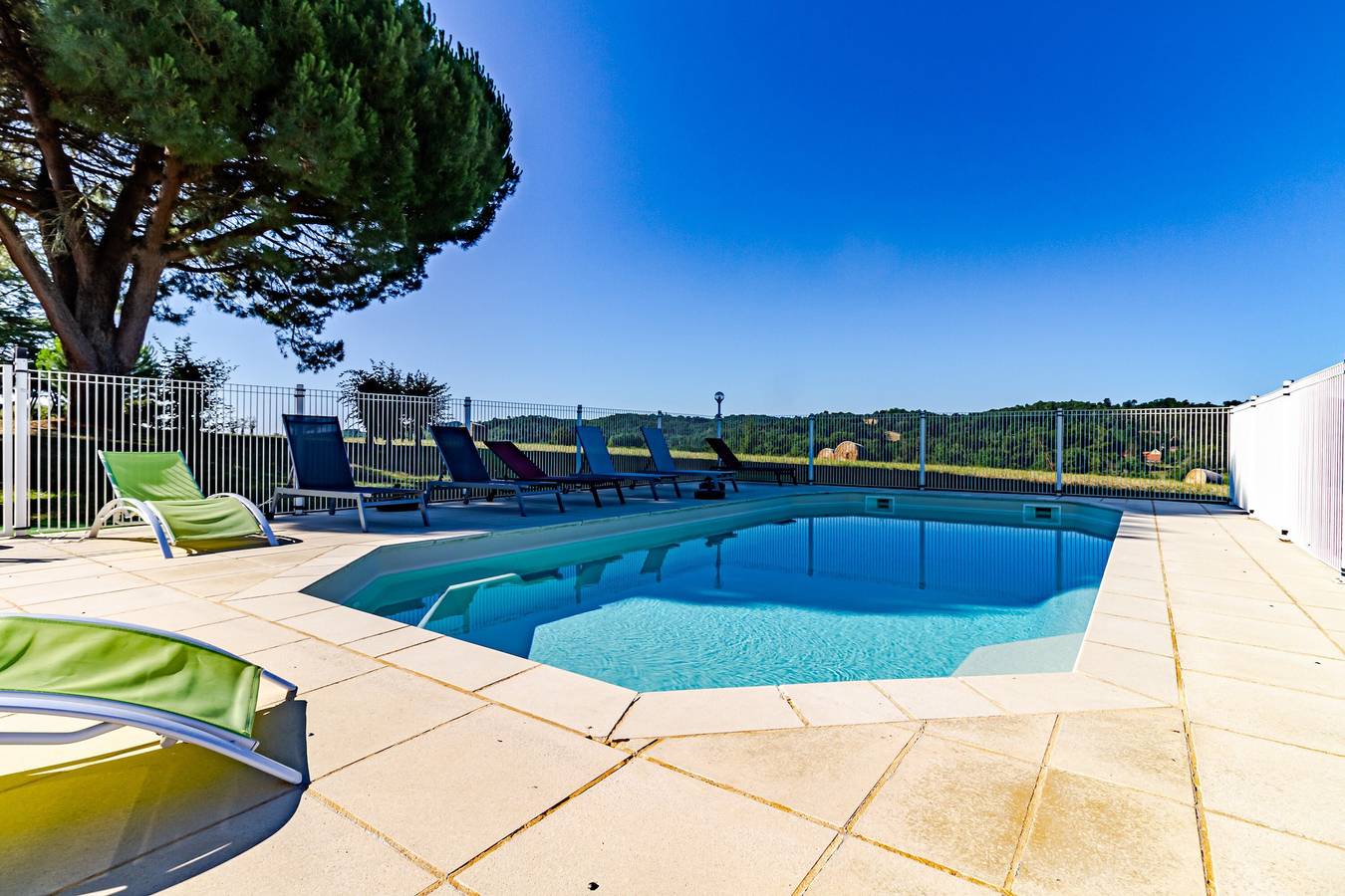 Chambre Clémentine - Romantisme et confort - Piscine partagée in Proissans, Périgord Noir
