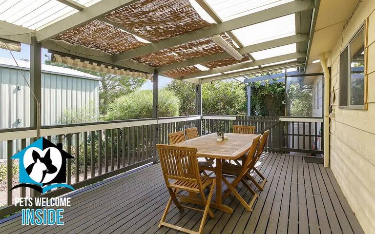 Holiday home for 6 people, with terrace and garden, with pets in Port Elliot