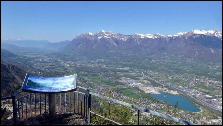 Location de vacances pour 10 personnes, avec vue ainsi que terrasse et piscine à Gilly-sur-Isère - 2