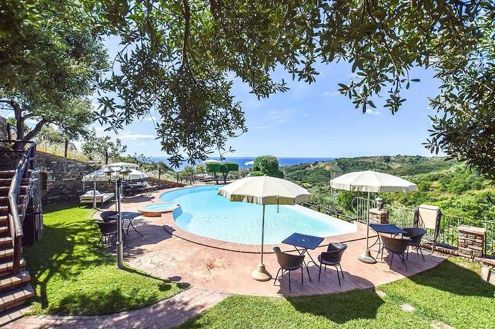 Ferienwohnung für 4 Personen, mit Pool in Casal Velino