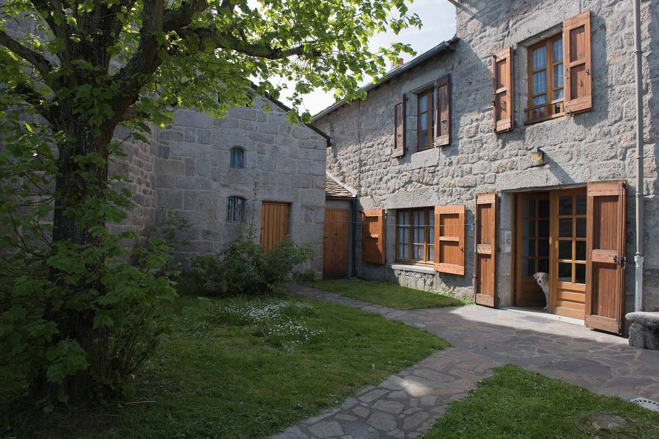 Gîte für 7 Personen mit Garten in Peyre-en-Aubrac, Mende und Umgebung