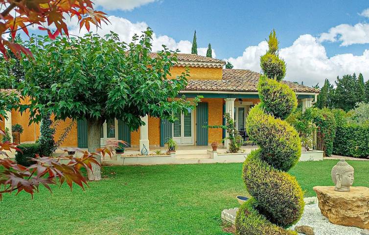 Location de vacances pour 6 personnes, avec terrasse ainsi que jardin et piscine, animaux acceptés à Sarrians - 2