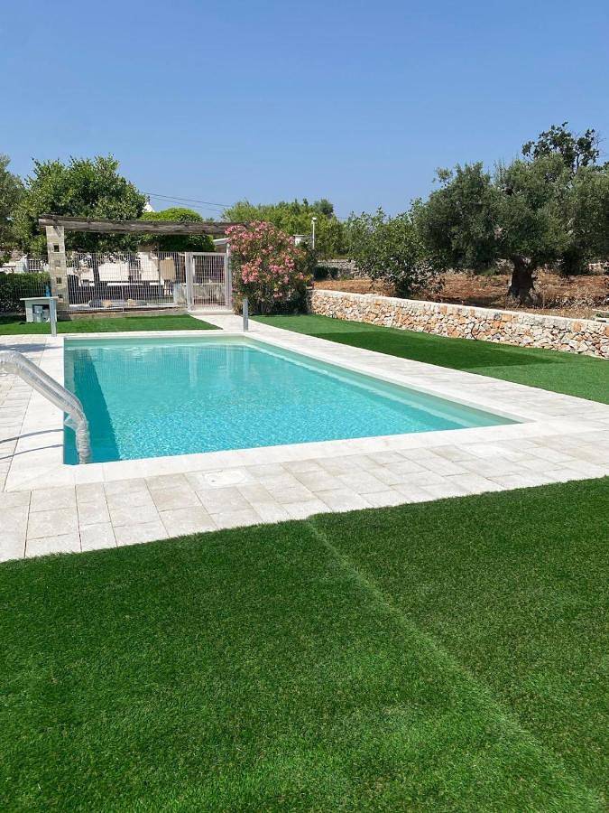 Trullo per 4 persone, con giardino e idromassaggio nonché piscina in Castellana Grotte