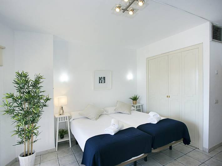 Ferienwohnung für 4 Personen, mit Kinderpool und Pool sowie Balkon - 1