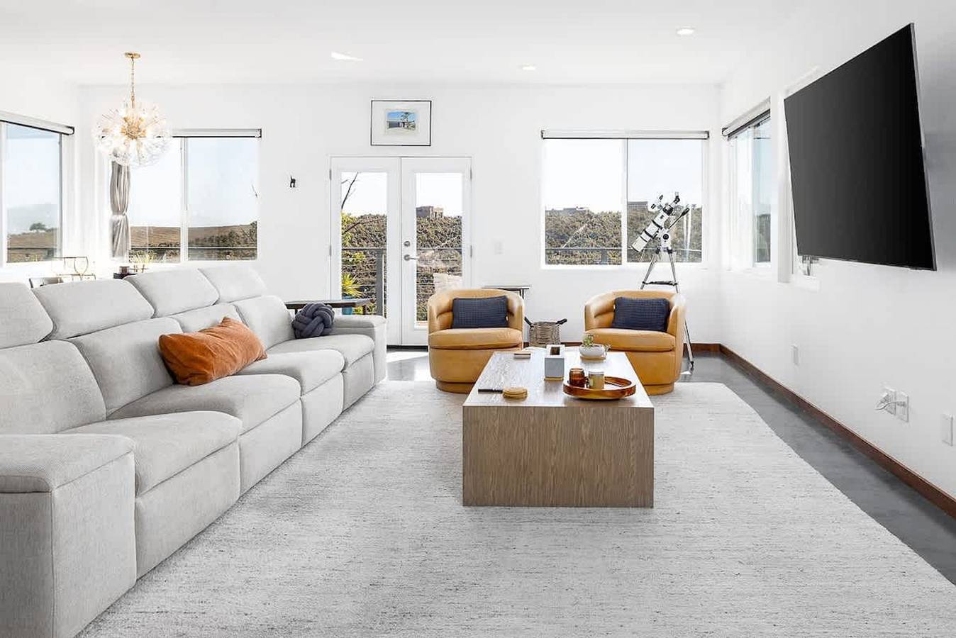 Large Home With Sauna in Oceanside, San Diego County