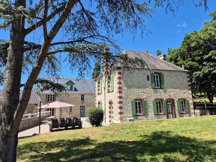 Location de vacances pour 8 personnes, avec jardin et vue à Saon