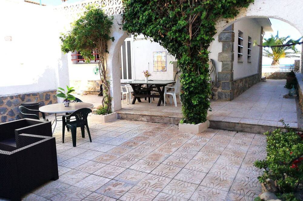 Chalet On The First Line Of The Sea, 5 Meters !! Free Wifi in El Mojón (Alicante), Pilar de la Horadada