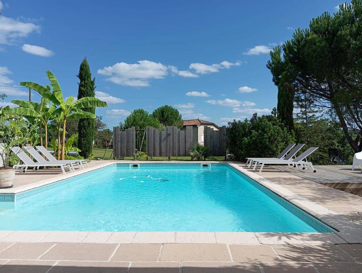 Queen Room with Pool View in La Sauvetat-sur-Lède, Région de Villeneuve-sur-Lot