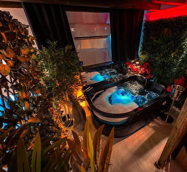 Ferienwohnung für 3 Personen, mit Whirlpool und Pool