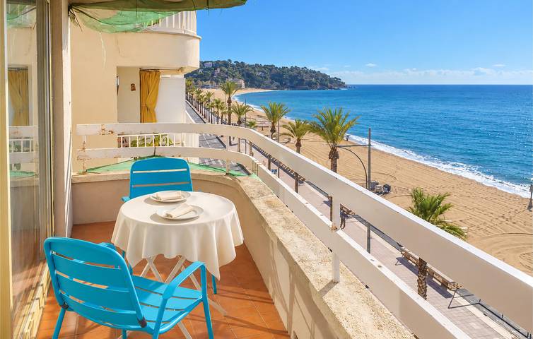Appartamento intero, Rifugio sulla spiaggia con terrazza e connessione WiFi gratuita in Central Lloret de Mar, Lloret de Mar