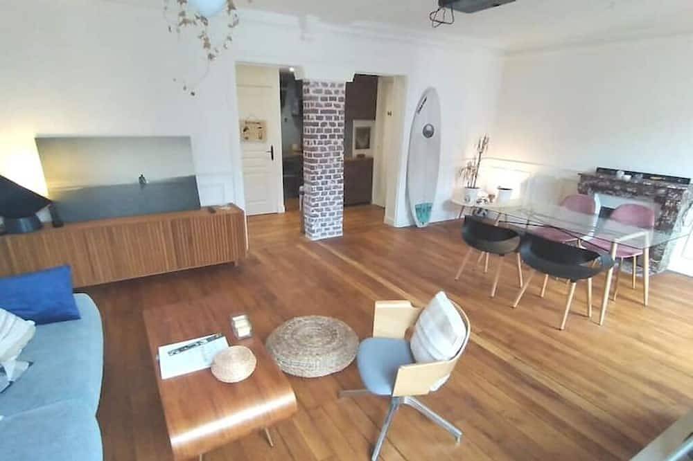 Entire apartment, Large 2P. Beautiful/sunny. 50m from metro/market/town hall. in Clichy, Hauts-de-Seine