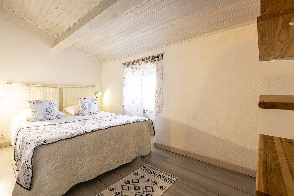 Charmante maison en pierre avec piscine, 4 pers. in Payzac (Ardèche), Parc naturel régional des Monts d'Ardèche