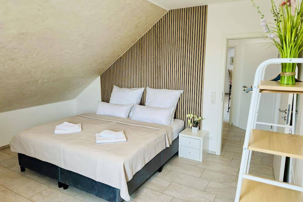 Ganze Wohnung, Modern Wohnen mit Smarttv, Arbeitsplatz und Küche in Bad Oeynhausen, Wiehengebirge