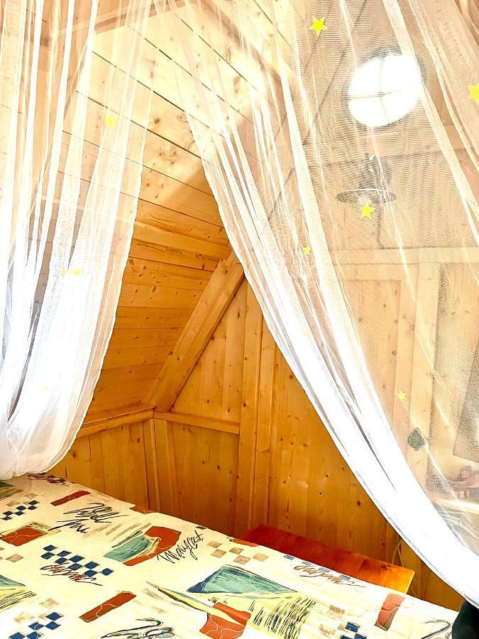 Märchenhütte- Campen am Wald und See in Neuruppin, Ruppiner Seenland