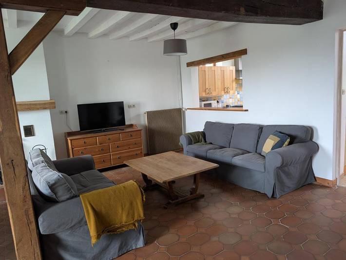 Location de vacances pour 8 personnes, avec Jacuzzi et Terrasse ainsi que Jardin et Piscine à Épuisay