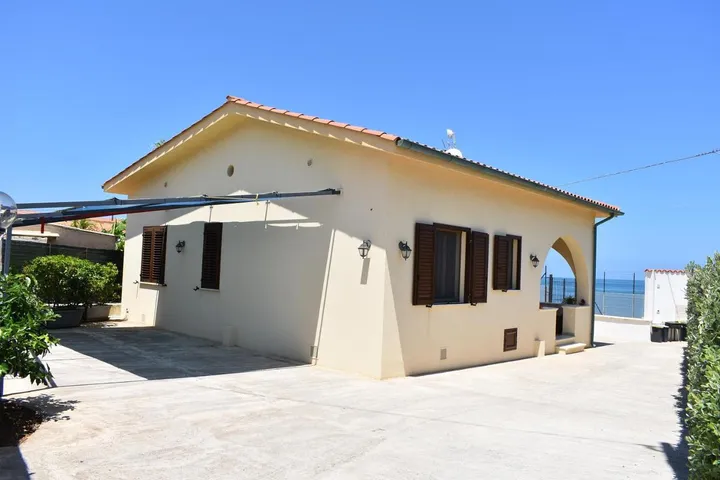 Casa vacanza per 4 persone, con panorama e giardino, adatto a famiglie con bambini - 1