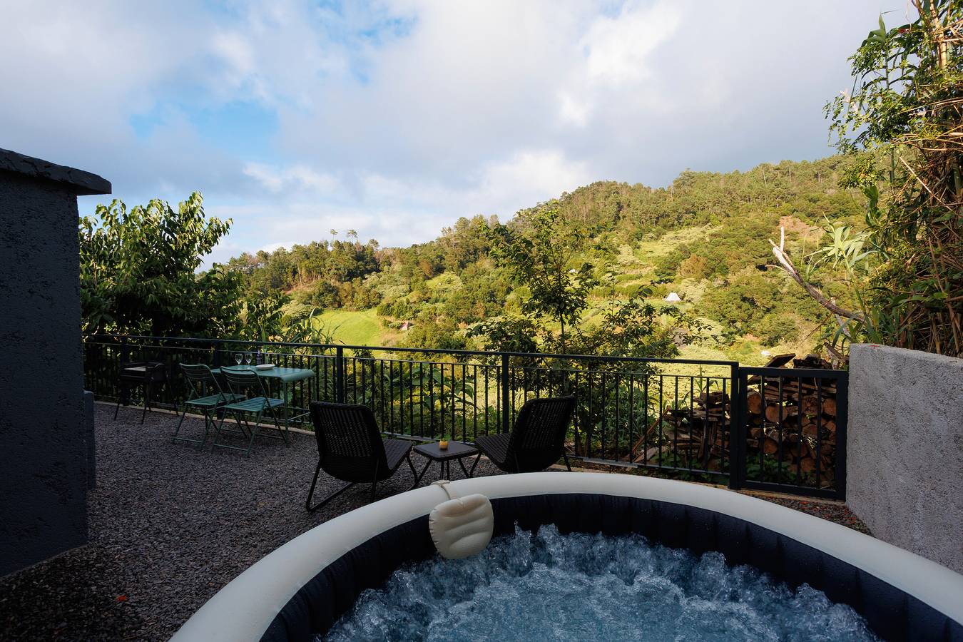 Ganzes Studio, Studio 'Green Shelter - Guest House' mit Bergblick, Wlan und Klimaanlage in Santana, Madeira