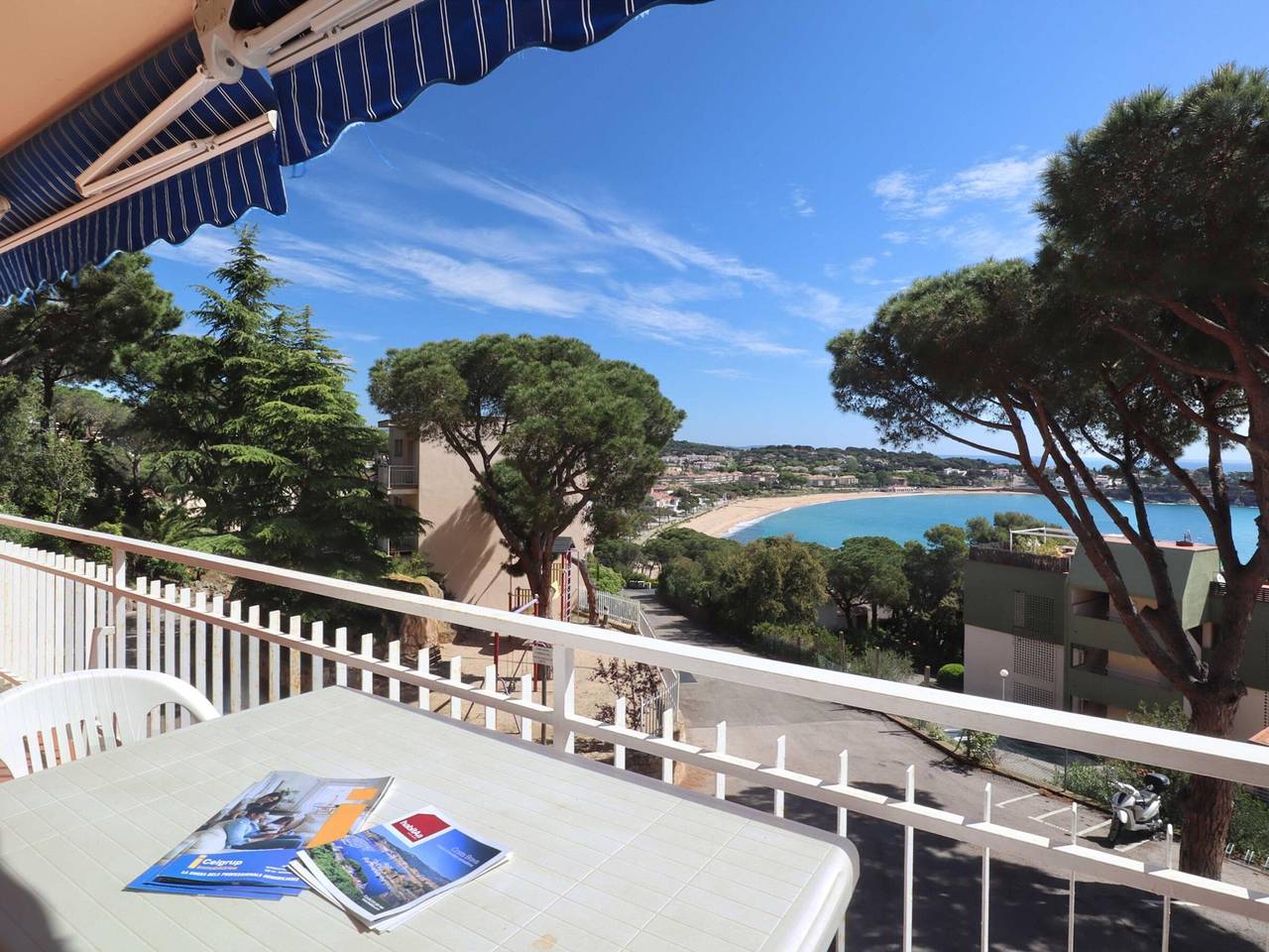 Apartamento entero, Apartamento con vista al mar, aire acondicionado y parking en S'Agaró in Sant Feliu de Guíxols, Costa Brava