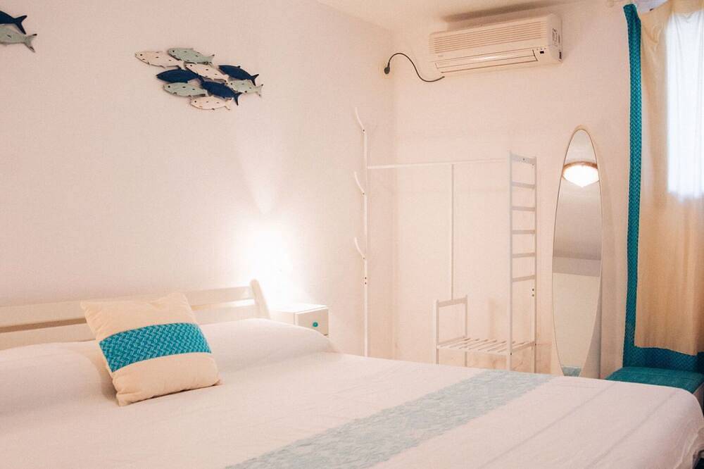 Entire apartment, Cosy apartment for 3 guests with A/C, Wifi and pets allowed in Tancau sul Mare, Lotzorai