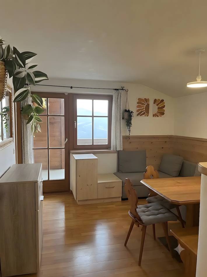 Hel lejlighed, Apartment 'Residence Zirmer Feuer' with Shared Pool, Shared Garden and Wi-Fi in Tiosels, Kastelruth