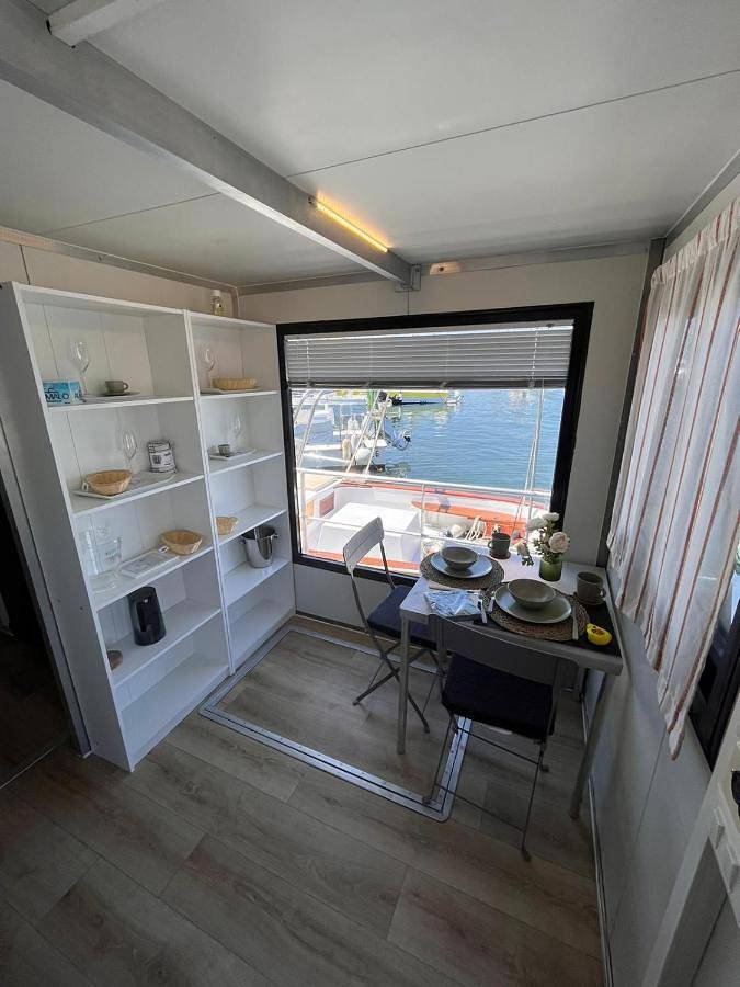 Almalo Floating House - Casa Galleggiante in Spiaggia della Lingua, Procida