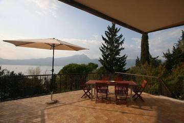 Villa für 16 Personen, mit Garten in Torri del Benaco