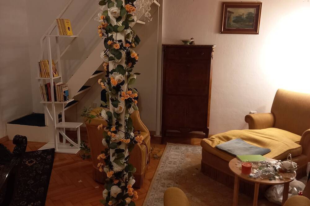 Entire apartment, Romantic green-blue abode for couples in love, away from the city chaos in Trento, Fleimstaler Alpen