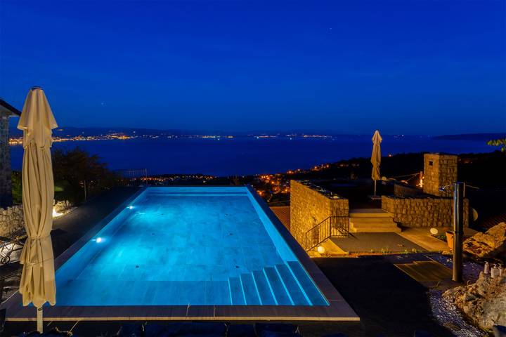 Villa pour 8 personnes, avec jardin et piscine, animaux acceptés dans Grad Opatija - 4