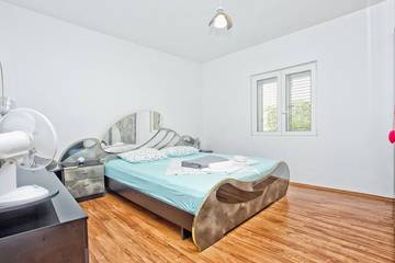 Villa für 10 Personen in Montenegro, Bild 1