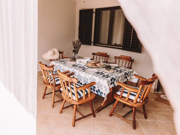 Ferienhaus für 4 Personen, mit Balkon/Terrasse in Banjol